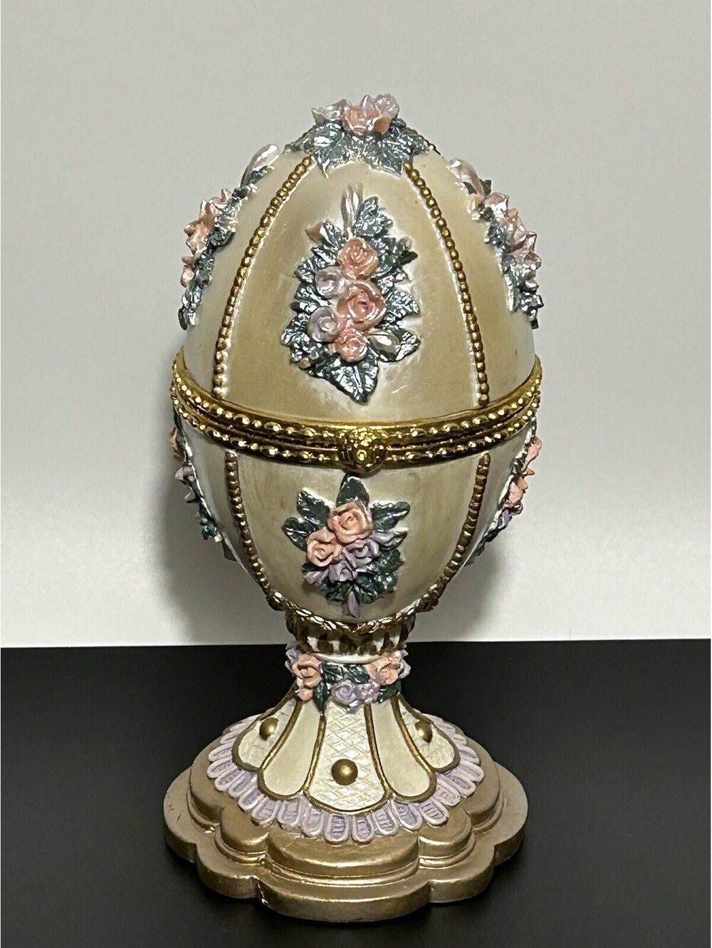 Vintage Musical Hinged Egg Trinket Box Cream Pearl Resin w/Pink Flowers 1980’s
